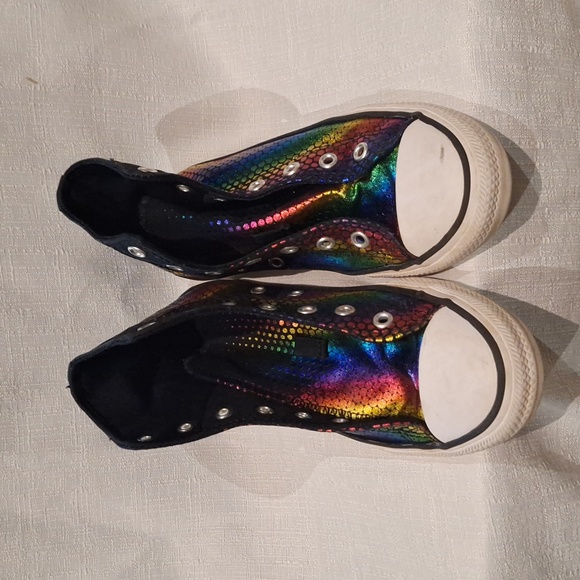 Kids multiple colors converse All Stars sneakers sz.2. - Picture 2 of 5